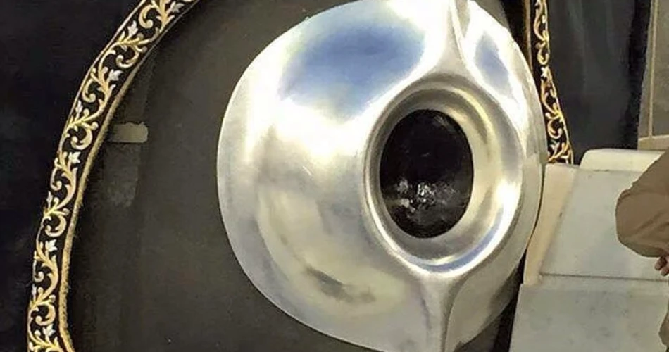 Story Of Hajr-e-Aswad Or The Black Stone In Kaaba, Makkah