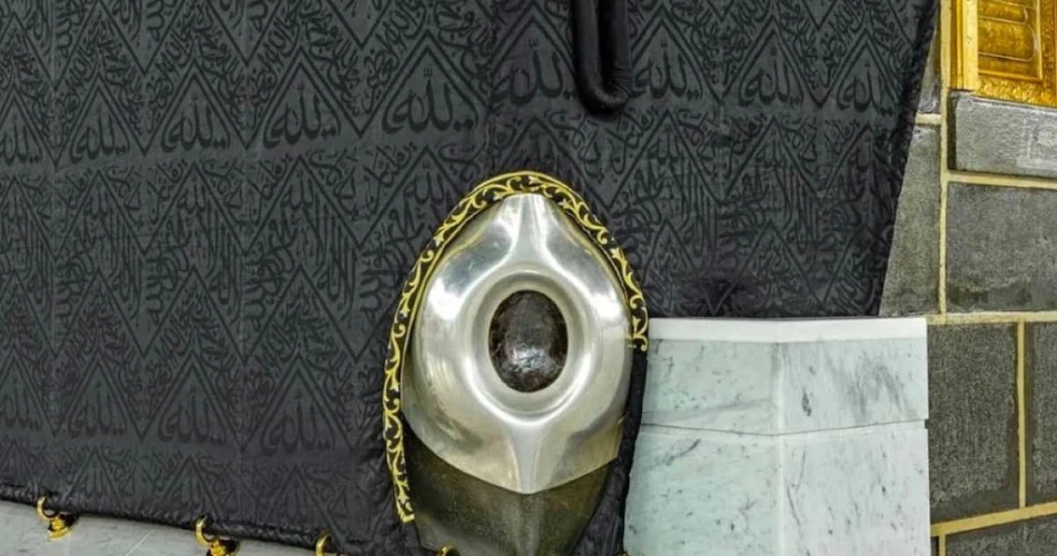 Story Of Hajr-e-Aswad Or The Black Stone In Kaaba, Makkah