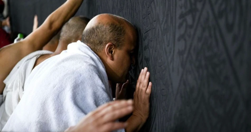 Story Of Hajr-e-Aswad Or The Black Stone In Kaaba, Makkah