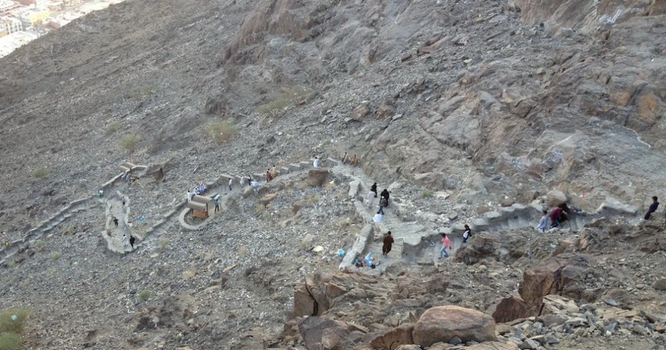 Top Islamic Places to Visit in Makkah: Arafat, Noor & Hira Cave