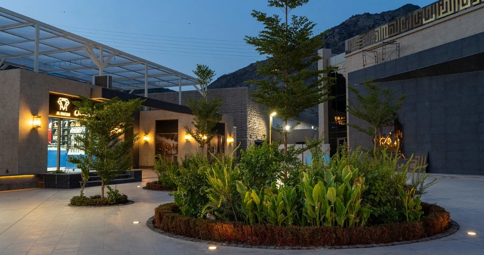 A Comprehensive Guide To The Hira Cultural District