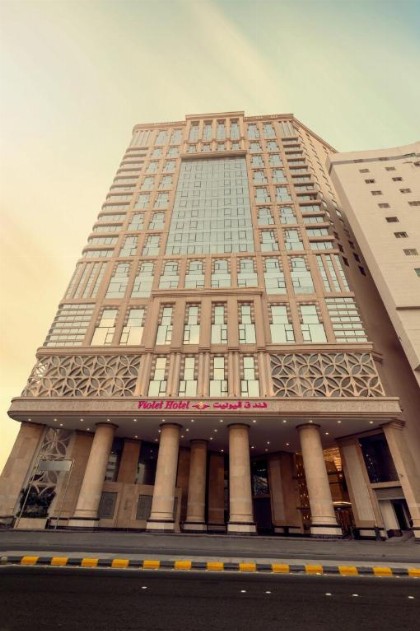 Violet Hotel - image 1