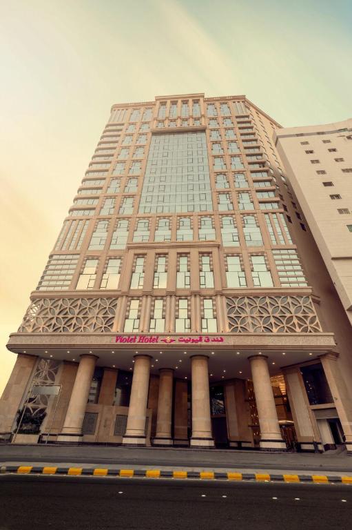 Violet Hotel - main image