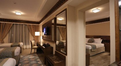 Violet Hotel - image 8