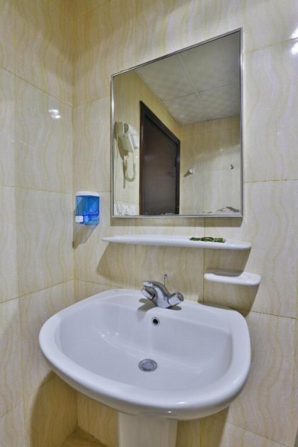 OYO 425 Hotel Manazil Alfouz - image 18