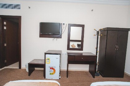 OYO 493 Jawhart Kudai Hotel - image 13
