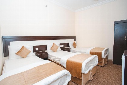 OYO 493 Jawhart Kudai Hotel - image 17