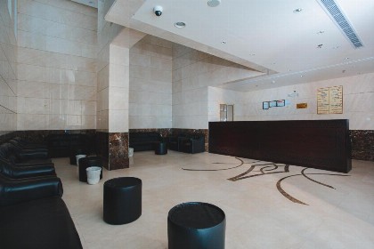 OYO 493 Jawhart Kudai Hotel - image 2