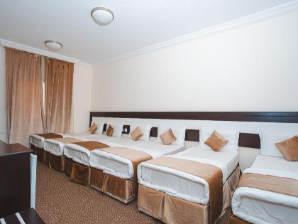 OYO 493 Jawhart Kudai Hotel - image 20