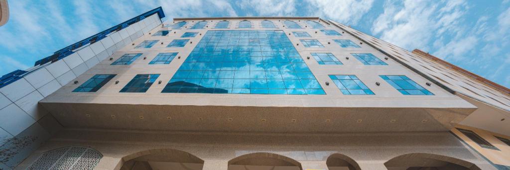 OYO 493 Jawhart Kudai Hotel - image 6