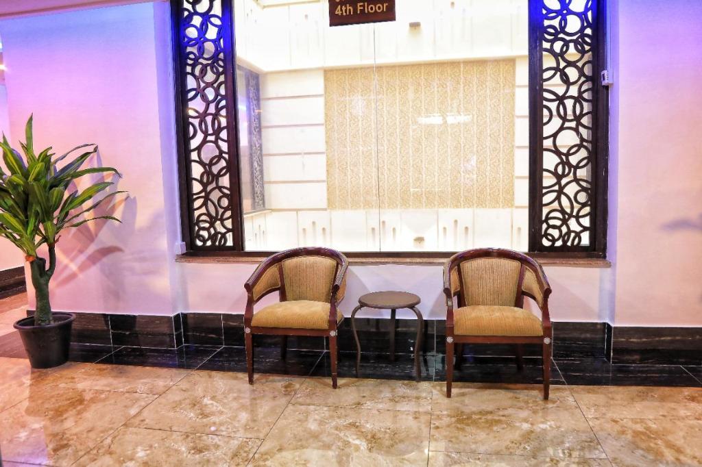 Rose Garden Hotel - image 2