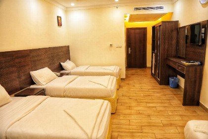 Rose Garden Hotel - image 3