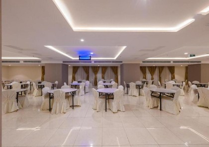 Manazel Al Zaireen Hotel - image 10
