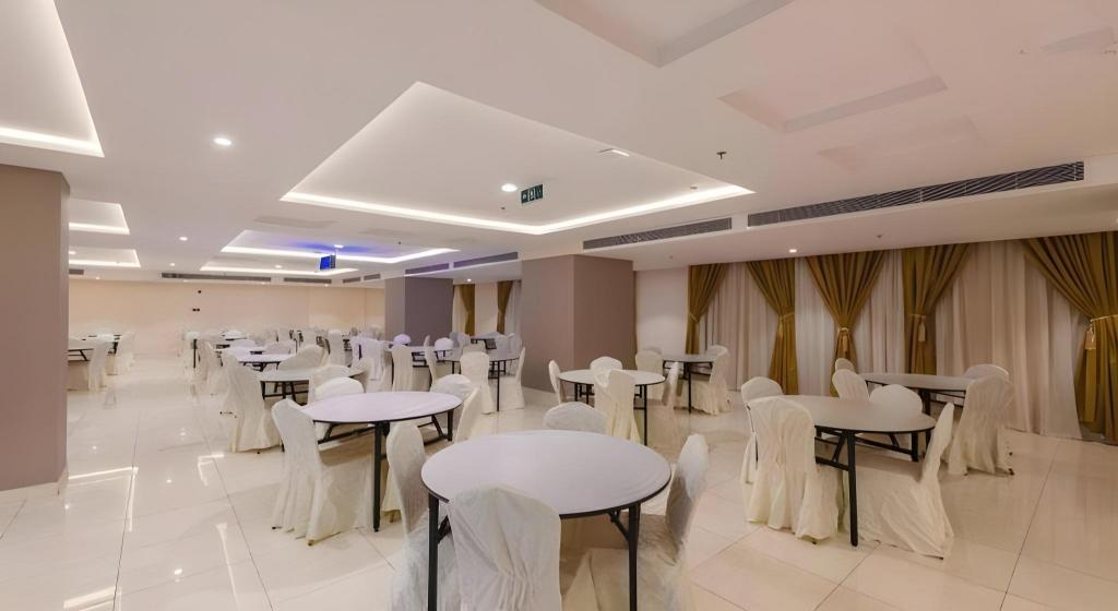 Manazel Al Zaireen Hotel - image 4