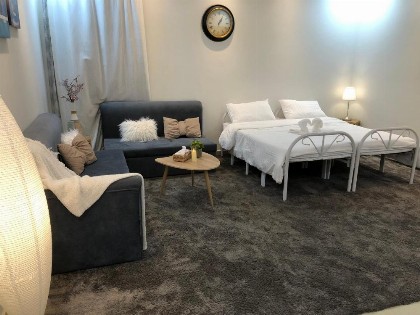 غرفة راقية ودورة مياه - image 10