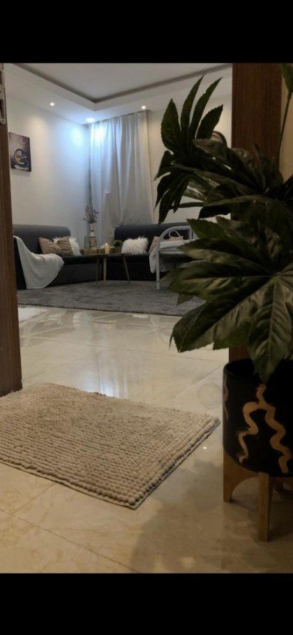 غرفة راقية ودورة مياه - image 14