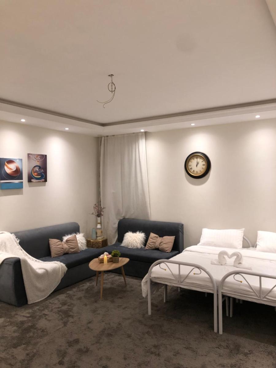 غرفة راقية ودورة مياه - image 3