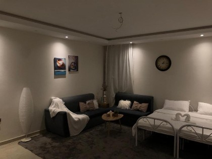 غرفة راقية ودورة مياه - image 7