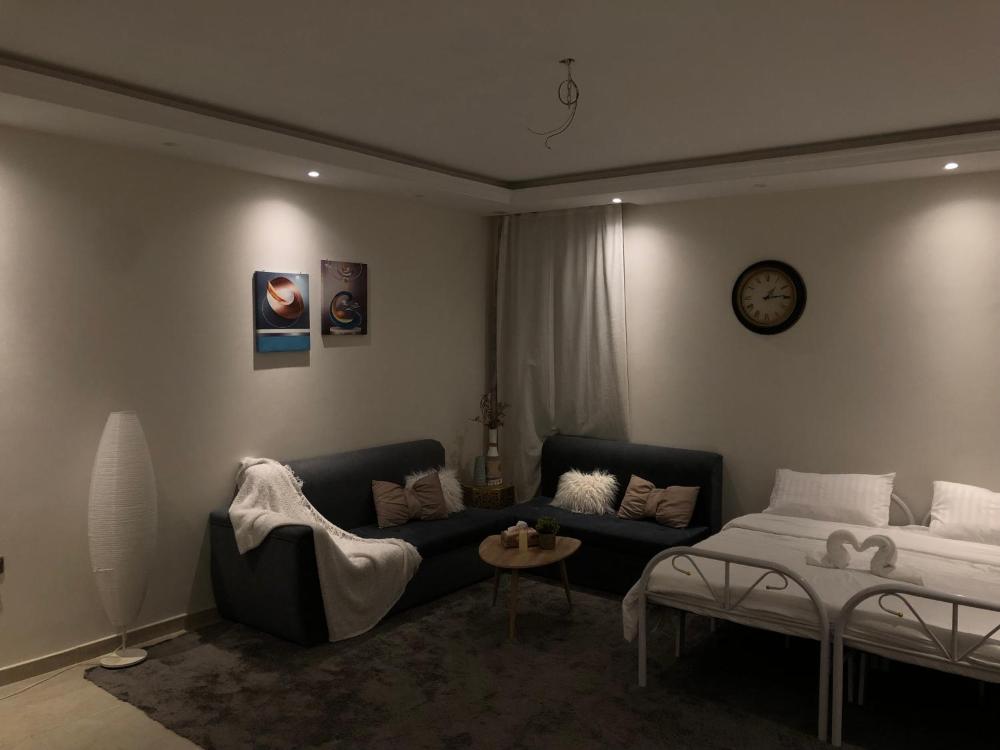 غرفة راقية ودورة مياه - image 7