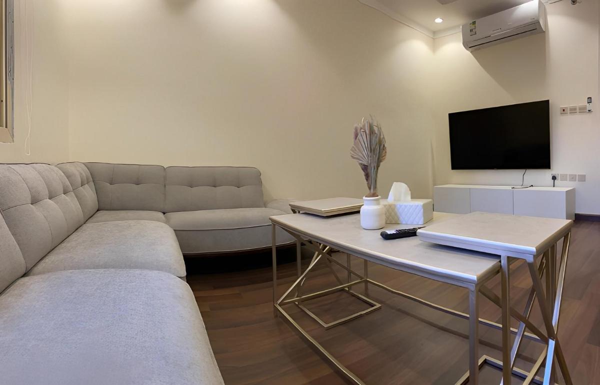 2 Bedrooms Apartment in Makkah - image 2