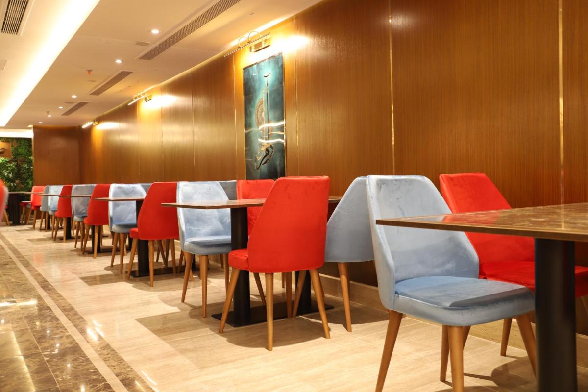 Roots Hotel - image 2