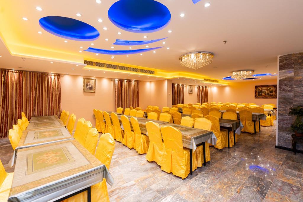 AL Alam Tower hotel - image 3