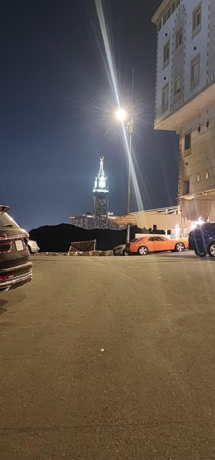 شقة بثلاث غرف نوم وصالة - image 13