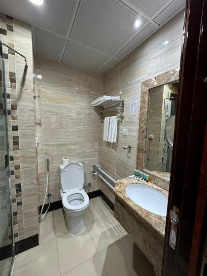 Nuzha Square Hotel - image 10
