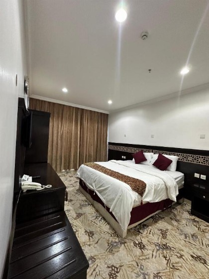 Nuzha Square Hotel - image 11
