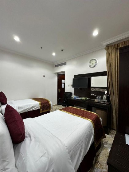 Nuzha Square Hotel - image 8