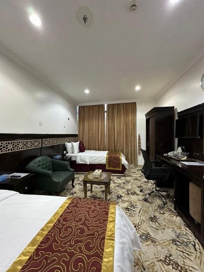 Nuzha Square Hotel - image 9