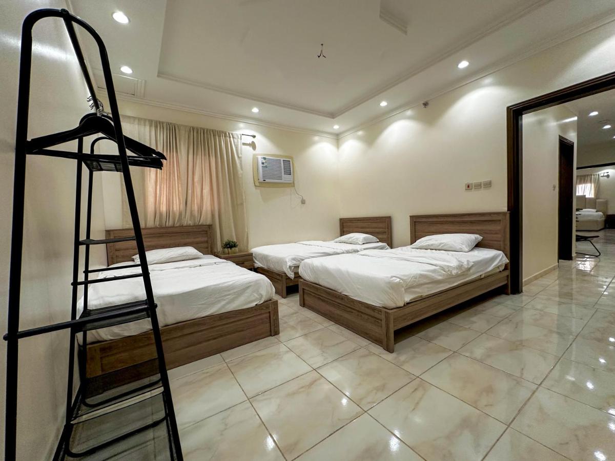 3 Bedrooms Apartment in Makkah - image 2