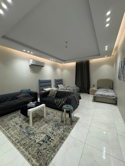 شقة بغرفتين نوم وجلسه مريحة - image 7