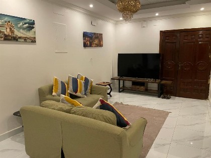 Three Bedroom Apartment in Al Salamah - image 1