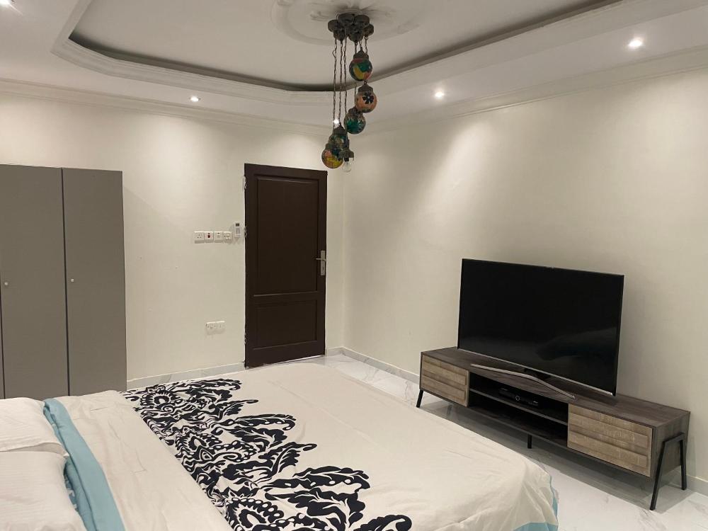 Three Bedroom Apartment in Al Salamah - image 7