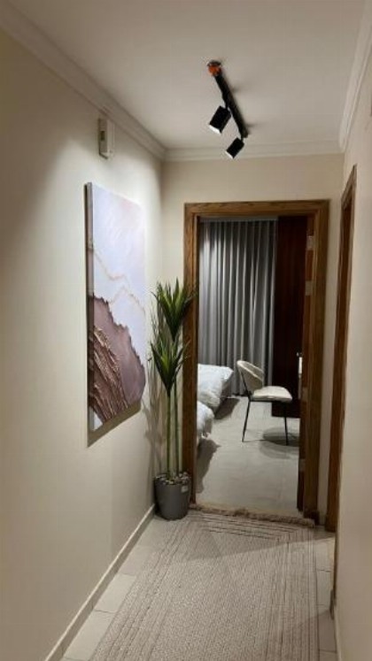 شقه فندقيه باثاث انيق وفاخر - image 6